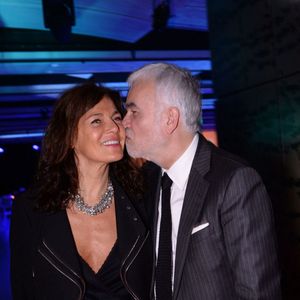 À cette occasion, le couple s'est offert une escapade loin de la France.

Pascal Praud et sa femme Catherine - Cérémonie de clôture du 7 ème Festival de cinéma et musique de film de La Baule, le 26 juin 2021.

© RACHID BELLAK / BESTIMAGE