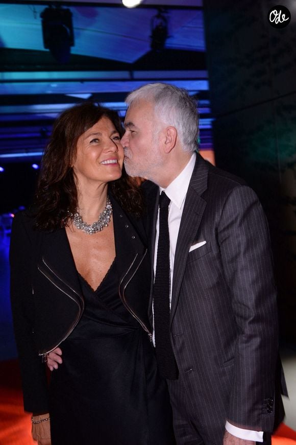 À cette occasion, le couple s'est offert une escapade loin de la France.

Pascal Praud et sa femme Catherine - Cérémonie de clôture du 7 ème Festival de cinéma et musique de film de La Baule, le 26 juin 2021.

© RACHID BELLAK / BESTIMAGE