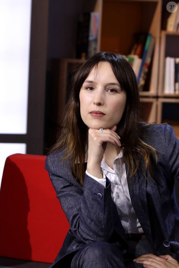 Victoria Mas (Fille de Jeanne Mas) sur le plateau de l 'émission " La grande Librairie " sur France 5. Le 12 février 2020
