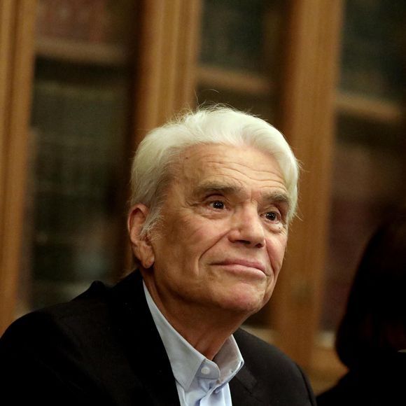 Selon "Le Parisien", ce bâtiment sera mis aux enchères le 26 juin 2025. Dix jours avant le premier coup de marteau du commissaire priseur, de très nombreuses personnes, intéressées par le bien ou tout simplement très curieuses, ont visité la maison. 

Exclusif - Bernard Tapie intervient lors de la promotion 2020 de la conférence des avocats du barreau de Paris, 11ème séance du premier tour, à la bibliothèque de l'ordre à Paris. Le 7 septembre 2020. © Dominique Jacovides / Bestimage