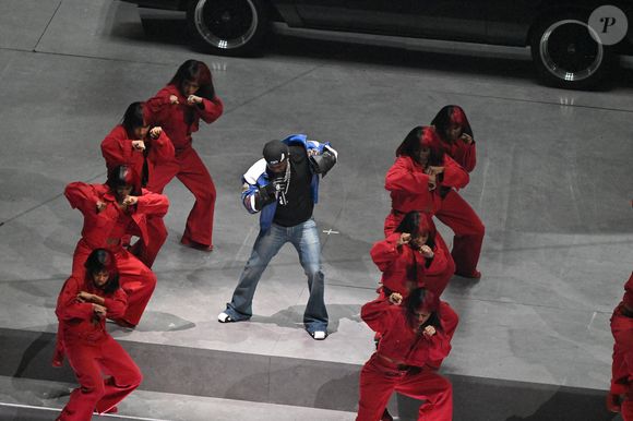 9 février 2025, Nouvelle-Orléans, LA ; Kendrick Lamar se produit pendant le spectacle de la mi-temps du Super Bowl LIX entre les Philadelphia Eagles et les Kansas City Chiefs au Caesars Superdome. Crédit obligatoire Eric Canha/CSM (Crédit photo : Eric Canha/CSM via ZUMA Press Wire)