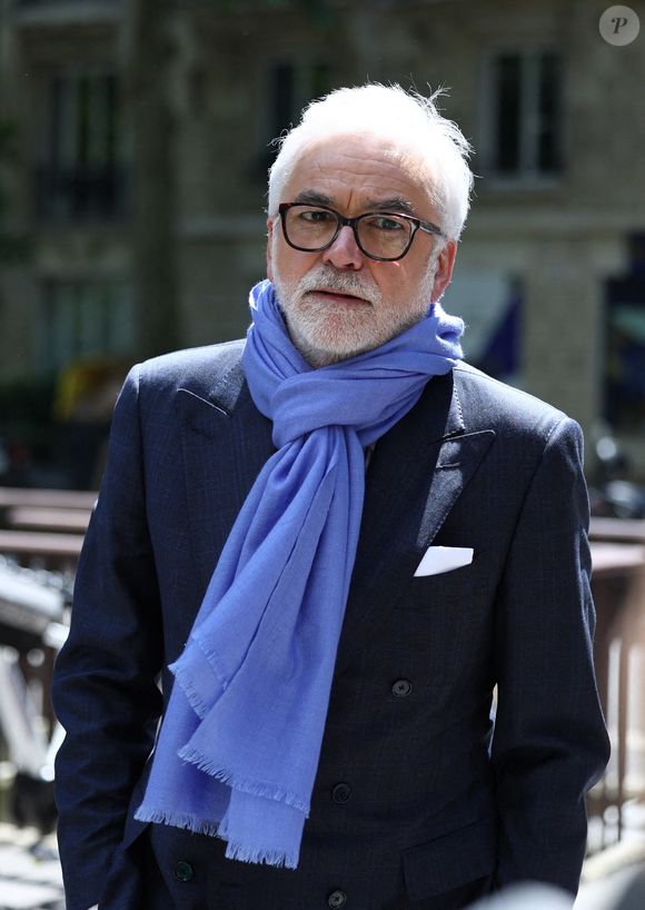 Pascal Praud dénonce ce qu’il considère comme une attaque contre les médias d’opinion et défend le rôle de CNews et Europe 1.


Pascal Praud, journaliste français assistant à la cérémonie d'enterrement de Daniel Bilalian à l'église Saint-Pierre de Neuilly-sur-Seine, près de Paris, France Photo par Raphael Lafargue/ABACAPRESS.COM