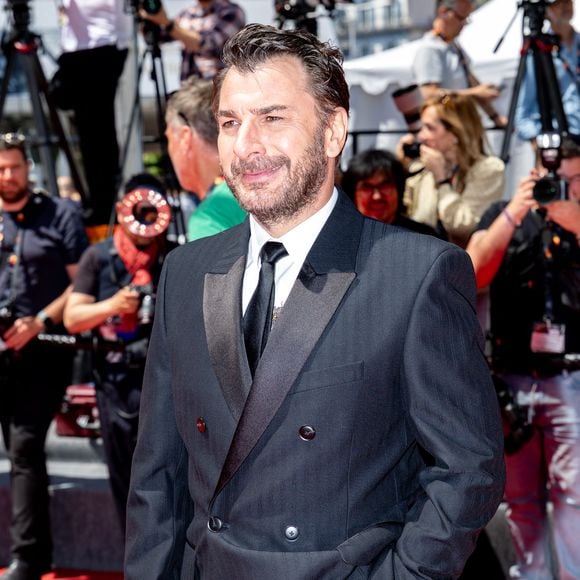 L'acteur avait d'ailleurs expliqué ce choix par pur romantisme, en référence directe aux sept lettres qui composent l'expression « je t'aime ».

Michaël Youn à la montée des marches du film « Moulin » lors du 79ème Festival International du Film de Cannes, France, le 16 mai 2026. © Jacovides-Moreau/Bestimage