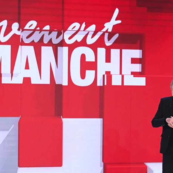 Exclusif - Michel Drucker lors de l'enregistrement de l'émission Vivement dimanche présentée par M.Drucker aux studios Rive Gauche, à Paris, France, le 1er octobre 2025. Diffusion sur France 3 le 9 novembre 2025. © Guillaume Gaffiot/Bestimage