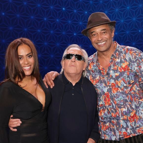 Elle a donc deux nationalités.

Amel Bent, Gilbert Montagné, Yannick Noah - Dans les coulisses - Enregistrement de l'émission « La boîte à secrets 13 », présentée par F. Bollaert, et diffusée le 21 octobre 2022sur France 3. © Jack Tribeca / Bestimage