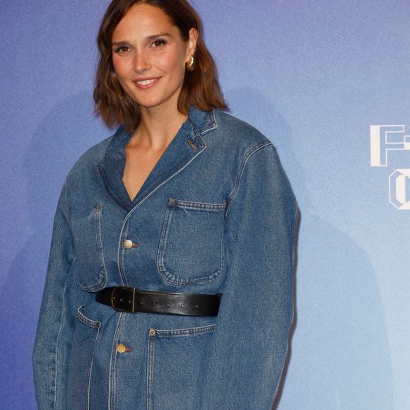 Camille Lou tourne aussi régulièrement pour le cinéma

Camille Lou, Cat's Eyes - Photocall de la projection du téléfilm "Cat's Eyes" lors de la 26ème Edition du Festival de la Fiction de La Rochelle, France, le 12 septembre 2024. © Christophe Aubert via Bestimage