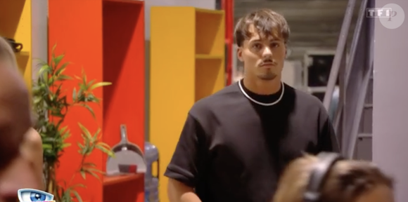 Le candidat a donc vite été lancé dans le jeu mais ce dernier était prêt à en croire son portrait.

Damien, nouveau candidat de "Secret Story"