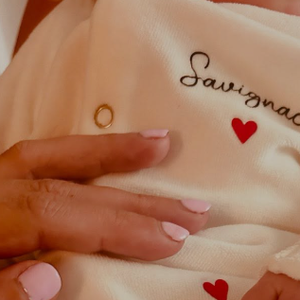 Sur son compte Instagram, elle annonce ce mardi 28 octobre 2025 avoir donné naissance à un petit garçon.

Marlène Schiappa annonce être maman pour la troisième fois, son fils est né.