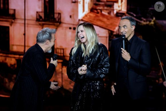 Exclusif - Florent Pagny, Lara Fabian, Nikos Aliagas lors surprises lors de l'enregistrement de l'émission "La chanson secrète N°14", présentée par N.Aliagas et diffusée le 26 décembre sur TF1, consacrée à Lara Fabian à Paris le 10 Décembre 2025.

©BestImage