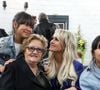 "Notre mamie, c’est la plus rock’n’roll qui soit, la plus providentielle, avec un caractère bien trempé... Et c’est pour ça qu’on l’aime tellement. Elyette, tu es notre roc, notre lumière, notre racine. Celle qui nous rassemble, celle qui nous élève" a-t-elle notamment écrit.
Exclusif - Prix Spécial - Elyette Boudou (Mamie Rock), Laeticia Hallyday et ses filles Jade et Joy - Laeticia Hallyday reçoit la médaille de la ville de Toulouse en compagnie de ses filles et d'Elyette Boudou avant de quitter l'Esplanade Johnny Hallyday. Laeticia Hallyday et ses filles Jade et Joy sont venues inaugurer une esplanade portant le nom de Johnny Hallyday située en face du Zénith de Toulouse, le 15 juin 2019, date hautement symbolique puisque le rockeur aurait eu 76 ans. Laeticia porte le pendentif crucifix de Johnny autour du cou. © Dominique Jacovides/Bestimage