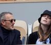 Elie Semoun et sa compagne Aude dans les tribunes au même moment dans les tribunes des Internationaux de France de tennis de Roland Garros 2024 à Paris, France, le 2 juin 2024. © Jacovides-Moreau/Bestimage