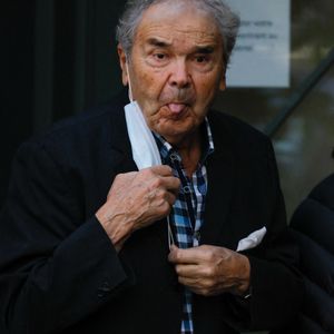 Pierre Perret - Arrivées de l'émission "Vivement Dimanche Prochain" qui sera diffusée le 17 octobre 2021 au Studio Gabriel à Paris, France, le 13 octobre 2021. © Christophe Clovis / Bestimage