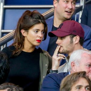 Louis Sarkozy et sa compagne Natali Husic dans les tribunes lors du match de Ligue 1, Paris Saint-Germain (PSG) vs Toulouse FC (TFC) au Parc des Princes à Paris, France, le 20 août 2017. Le PSG a gagné 6-2.