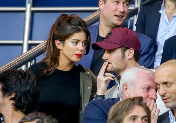 Louis Sarkozy et sa compagne Natali Husic dans les tribunes lors du match de Ligue 1, Paris Saint-Germain (PSG) vs Toulouse FC (TFC) au Parc des Princes à Paris, France, le 20 août 2017. Le PSG a gagné 6-2.