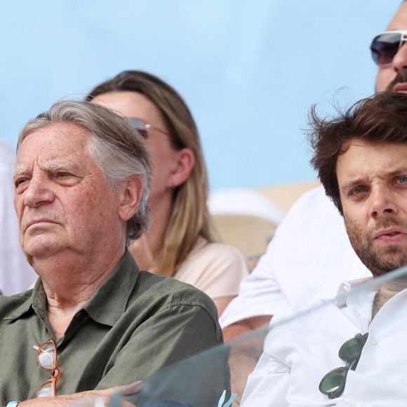 Patrice Duhamel et Benjamin Duhamel en tribunes de Roland Garros 2023, le 9 juin 2023. 

Photo : Jacovides-Moreau / Bestimage