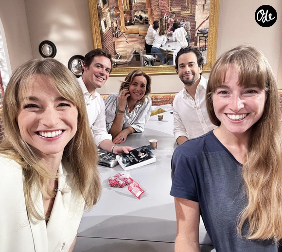 Aurore Morisse (Affaire conclue) présente sa soeur jumelle Alice qui rejoint l'équipe d'acheteurs. Instagram