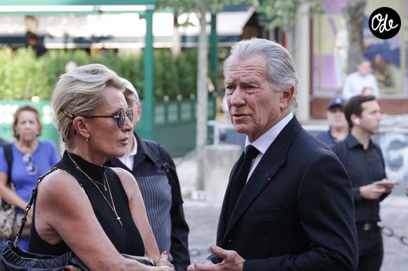 Après cette épreuve, Sophie Davant et William Leymergie tentent de tourner la page de cet été bouleversant.

Sophie Davant et William Leymergie assistent aux funérailles de Philippe Labro à l'église Saint-Germain-des-Prés à Paris, en France, le 13 juin 2025. Labro, journaliste prolifique, auteur, réalisateur et compositeur, est décédé d'un cancer le 4 juin à l'âge de 88 ans. Photo de Nasser Berzane/ABACAPRESS.COM