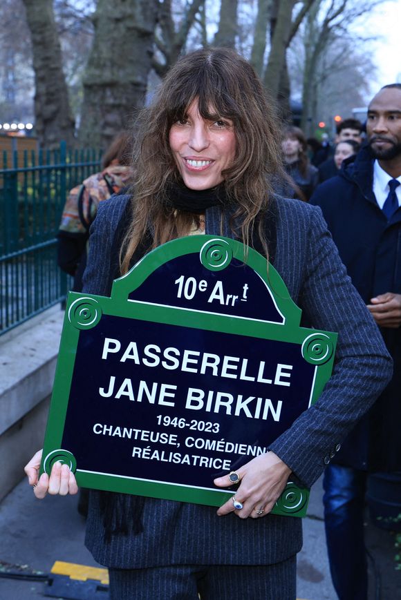 Lou Doillon assiste à l'inauguration de la passerelle " Jane Birkin " à Paris, France, le 13 décembre 2025. Photo par Jerome Domine/ABACAPRESS.COM