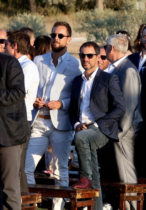Exclusif - Marc-Olivier Fogiel et son mari François Roelants - Cérémonie religieuse - Mariage de Benjamin Castaldi et Aurore Aleman au Mas de La Rose à Eygalières, le 27 août 2016. © Jacovides-Moreau/Bestimage