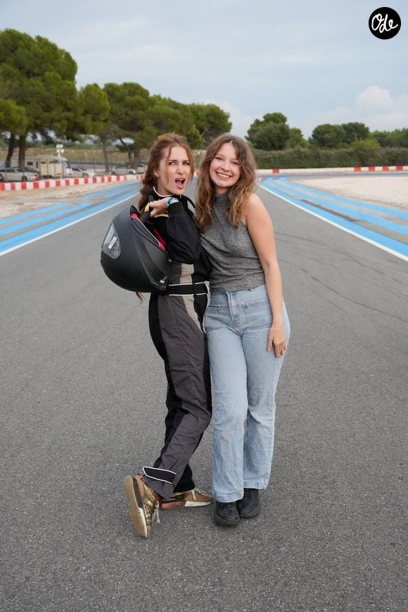 Catherine Davydzenka et sa soeur Anastasia lors de la 11ème édition du Marathon Jules Bianchi sur le Circuit Paul Ricard au Castellet, France, le 2 octobre 2026. © Anne-Sophie Guebey/Bestimage