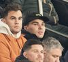 D’après les informations de La Dépêche, il s’agit d’un accident du travail
Antoine Dupont en tribunes lors du match de football Ligue 1 Uber Eats opposant le Paris Saint-Germain (PSG) au LOSC Lille (4-1) au Parc des Princes à Paris, France, le 1er mars 2025. © Cyril Moreau/Bestimage