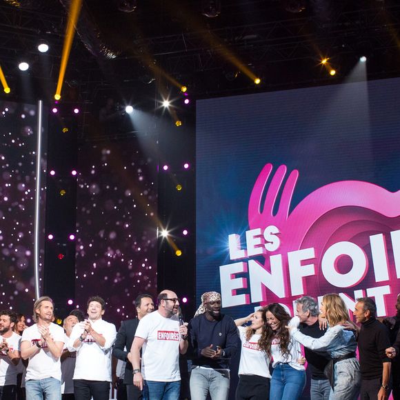 Mimie Mathy, Jenifer Bartoli, Liane Foly, Claudio Capéo, Zazie, Philippe Lacheau, Gérard Jugnot, Patrick Bruel, Arthur (Jacques Essebag), Kad Merad, Omar Sy, Laure Pester (Lorie), Amel Bent, Franck Dubosc, Vitaa, Élie Semoun, Issa Doumbia, Nikos Aliagas, Camille Lellouche - Enregistrement de l'émission "Les enfoirés jouent le jeu"

© Cyril Moreau / Bestimage