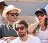 Aujourd'hui, c'est sans le jeune homme à ses côtés, qu'elle doit mener de front sa carrière et sa vie de famille.
Juliette Armanet et son compagnon dans les tribunes des Internationaux de France de tennis de Roland Garros 2023 le 6 juin 2023. © Jacovides-Moreau/Bestimage