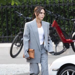 Sa femme Victoria l'a dévoilé à l'hôpital !

Exclusif - La femme de David Beckham, Victoria, à son hôtel fétiche "La Réserve" pour fêter les 50 ans de David Beckham (2 mai 1975) à Paris, France, le 2 mai 2025 . © Bestimage