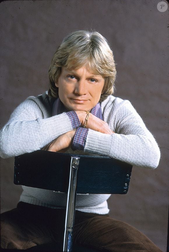 Archives - En France, Claude François posant en studio