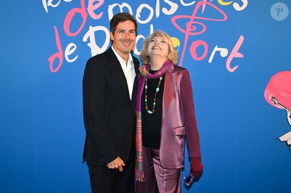 Amanda Lear, Rosalie Varda, Mathieu Demy, Benjamin Legrand et Roselyne Bachelot figuraient également parmi les invités de marque.

Exclusif - Mathieu Gallet, Amanda Lear - Première de la comédie musicale "Les Demoiselles de Rochefort" sur la scène du théâtre du Lido à Paris le 2 octobre 2025.