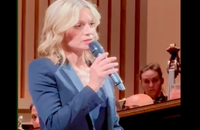 Discours d'Audrey Crespo-Mara lors du 31ème Gala de l’Espoir donné au profit de la recherche contre le cancer au théâtre des Champs-Elysée à Paris le 14 octobre 2025. Bestimage