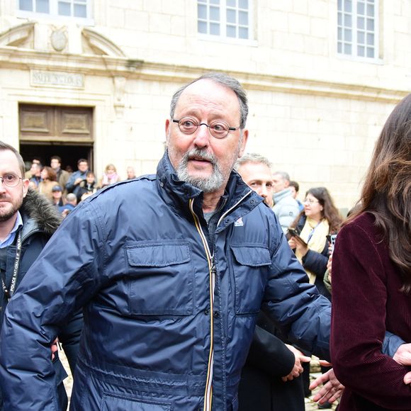 Jean Reno et sa femme Zofia Borucka lors de la 164ème vente des Hospices de Beaune sous les Halles de Beaune le 17 novembre 2024.
Cette 164ème édition se tenait comme chaque année sous la Halle de Beaune, en face de l'Hôtel-Dieu. La Pièce de Charité, un Beaune 1er cru "Les Bressandes", a été vendue pour 360.000 euros

© Romain Doucelin / Bestimage