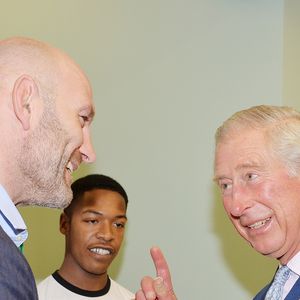 Le prince Charles, prince de Galles visite la "Step Up To Serve charity and the #iwill campaign" à la Wayra Academy à Londres, le 24 novembre 2015.