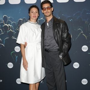Pierre Niney a tenu à alerter sur la difficulté, même pour les adultes, de distinguer le vrai du faux à l’ère de l’IA…
Pierre Niney et sa compagne Natasha Andrews - Avant-première de la série "Gourou" au cinéma Pathé Palace à Paris le 26 janvier 2026. © Coadic Guirec/Bestimage