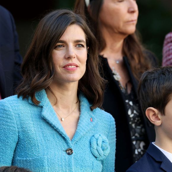 Balthazar Rassam, Charlotte Casiraghi, Raphaël Elmaleh dans la cour du palais princier le jour de la fête nationale de Monaco le 19 novembre 2024.  © Jean-Charles Vinaj / Pool Monaco / Bestimage