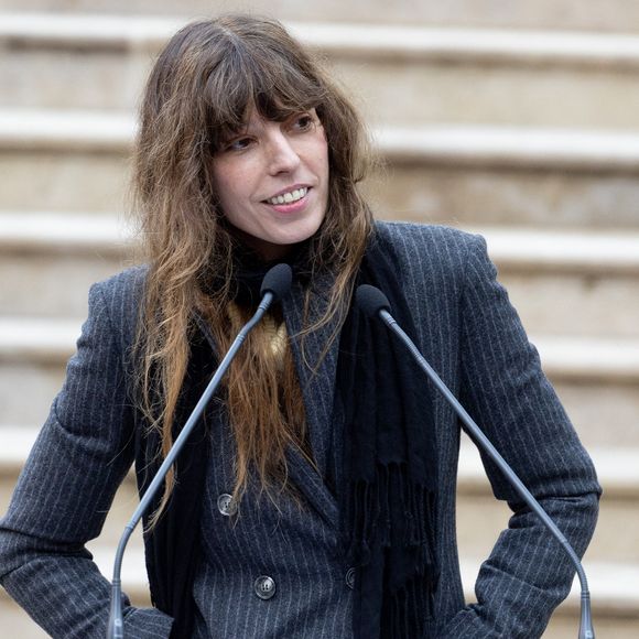 Lou Doillon - Inauguration de la passerelle Jane Birkin devant les 41-43 quai de Valmy à Paris le 13 décembre 2025. © Cyril Moreau / Bestimage