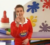 Images de Cyril Féraud dans "Art Attack", sur Disney Channel - extrait diffusé dans "Quelle époque !", sur France 2, le 8 mars 2025