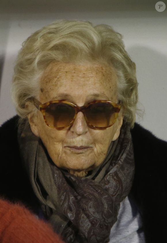 Exclusif - Bernadette Chirac - Le Variétés Club de France dispute un match caritatif présidé par Madame B. Chirac au profit de "+ de Vie", en faveur des personnes âgées accueillies dans les services de gériatrie et d'URMA, service pédiatrie du CHU de Montpellier, parrainé par L. Blanc au stade Léo Lagrange de Poissy, France, le 11 Octobre 2017. © Marc Ausset-Lacroix/Bestimage