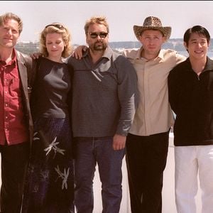 Le 13 mai 2001, Tchéky Karyo, Bridget Fonda, Luc Besson et Jet Li sur la terrasse du Noga Hilton pour le photocall de Kiss of the dragon, lors du 54ème Festival de Cannes © Khayat-Hahn/ABACA
