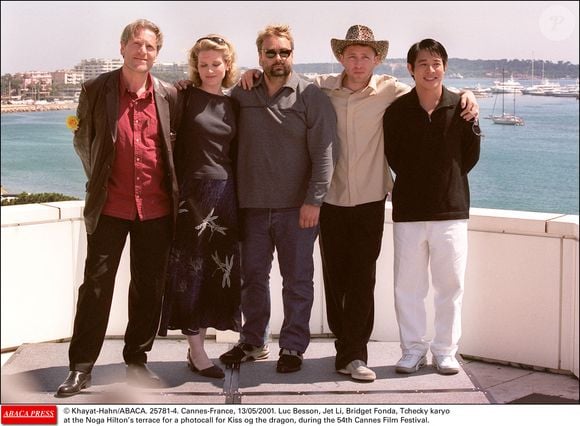 Le 13 mai 2001, Tchéky Karyo, Bridget Fonda, Luc Besson et Jet Li sur la terrasse du Noga Hilton pour le photocall de Kiss of the dragon, lors du 54ème Festival de Cannes © Khayat-Hahn/ABACA