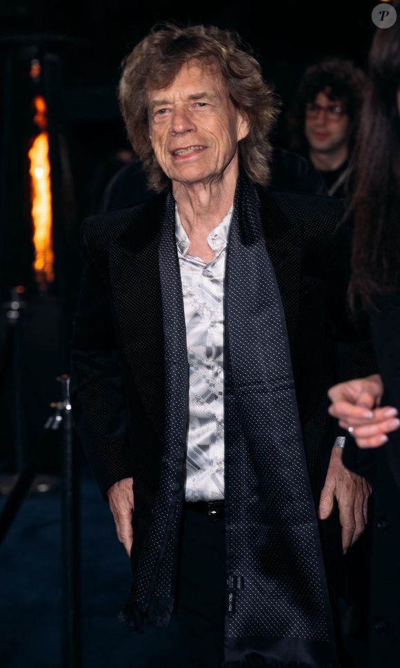 Arrivée de Mick Jagger à la prestigieuse cérémonie des Fashion Awards à Londres. Le 1er décembre 2025. © Backgrid UK/ Bestimage