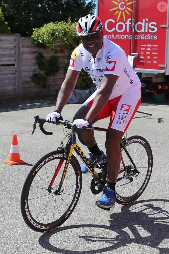 Exclusif - Basile Boli - People essayant les vélos dans le cadre de l'opération "l'Etape du Coeur " pour le compte de Mécénat Chirurgie Cardiaque à l'hôtel Thalasso à Carnac, le 11 juillet 2015, pendant le Tour de France