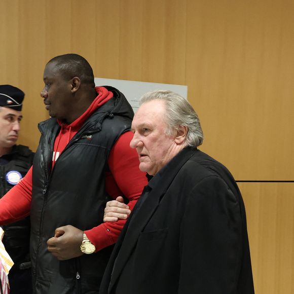 Ce mardi 13 mai, la sentence est tombée
Gérard Depardieu et sa fille Roxane - Procès de Gérard Depardieu pour agressions sexuelles sur deux femmes lors d'un tournage de film en 2021, au tribunal correctionnel de Paris le 27 mars 2025.

© Guignebourg / Clovis / Bestimage