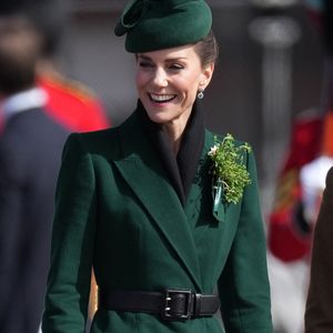 Kate Middleton est désormais colonelle des Irish Guards, succédant à son rôle de simple spectatrice.

Kate Middleton assiste au défilé de la Saint-Patrick des Irish Guards à la caserne de Mons, Aldershot.
Julien Burton / Bestimage