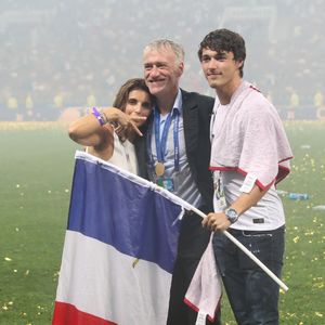 Didier Deschamps avec son fils Dylan et sa femme Claude Deschamps - Finale de la Coupe du Monde de Football 2018 en Russie à Moscou, opposant la France à la Croatie (4-2) le 15 juillet 2018 
© Cyril Moreau/Bestimage