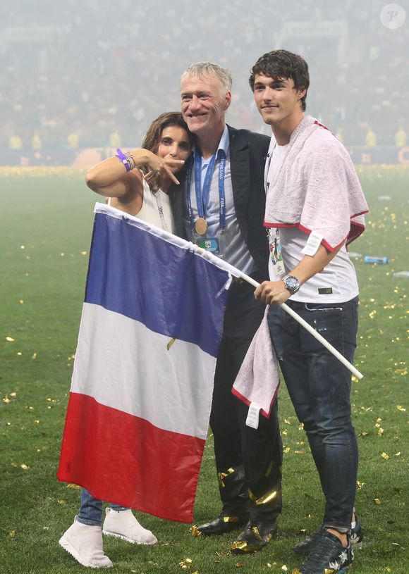 Didier Deschamps avec son fils Dylan et sa femme Claude Deschamps - Finale de la Coupe du Monde de Football 2018 en Russie à Moscou, opposant la France à la Croatie (4-2) le 15 juillet 2018 
© Cyril Moreau/Bestimage