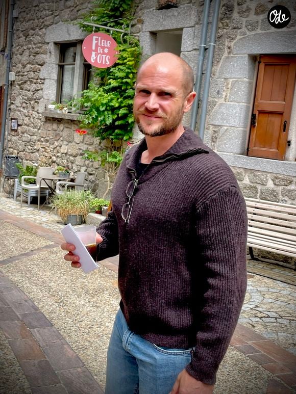 Dans un entretien accordé à "Télé Star" septembre 2022, Nicolas Gob est revenu sur les circonstances de son diagnostic.

La prochaine série de TF1 Espionne avec Nicolas Gob en tournage dans une ville du Cantal à Marcolès (15), France, le 15 juillet 2025. © Fabien Faure/Bestimage