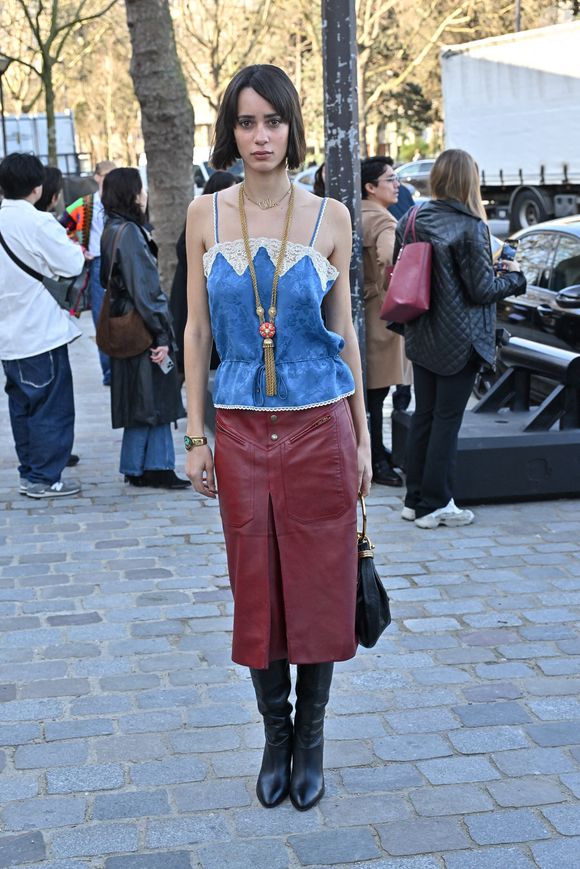 Iman Perez arrivant au défilé Chloé lors de la semaine de la mode à Paris, France, le 6 mars 2025. Photo by Julien Reynaud/APS-Medias/ABACAPRESS.COM