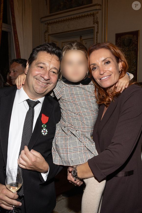 Exclusif -  Laurent Gerra, Christelle Bardet et leur fille Célestine - Laurent Gerra reçoit la légion d’honneur de la part du grand chancelier F. Lecointre en présence de la première dame, B. Macron au Palais de la Légion d'honneur à Paris. © Cyril Moreau/Bestimage