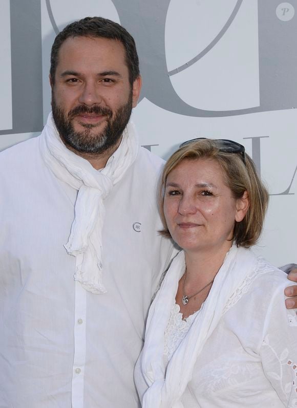 Bruce Toussaint et sa femme Catherine - Photocall de la 4ème édition du "Brunch Blanc" sur le bateau "L'Excellence" à Paris, le 29 juin 2014. © COADIC GUIREC / BESTIMAGE